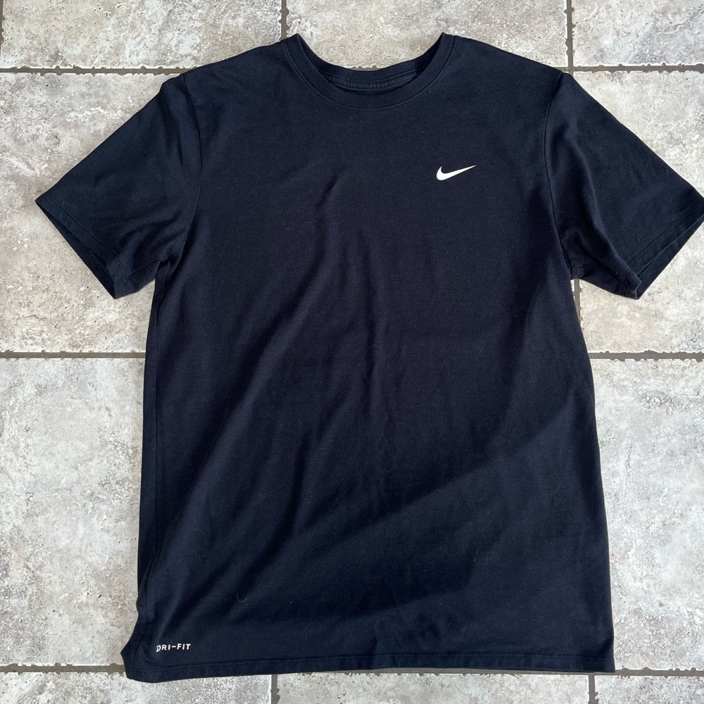 Black Nike dri-fit t shirt